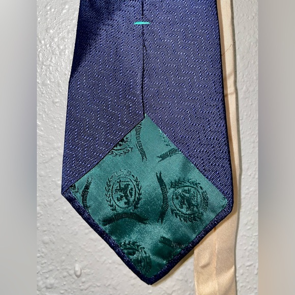 Classic Tommy Hilfiger Tie - Picture 5 of 5